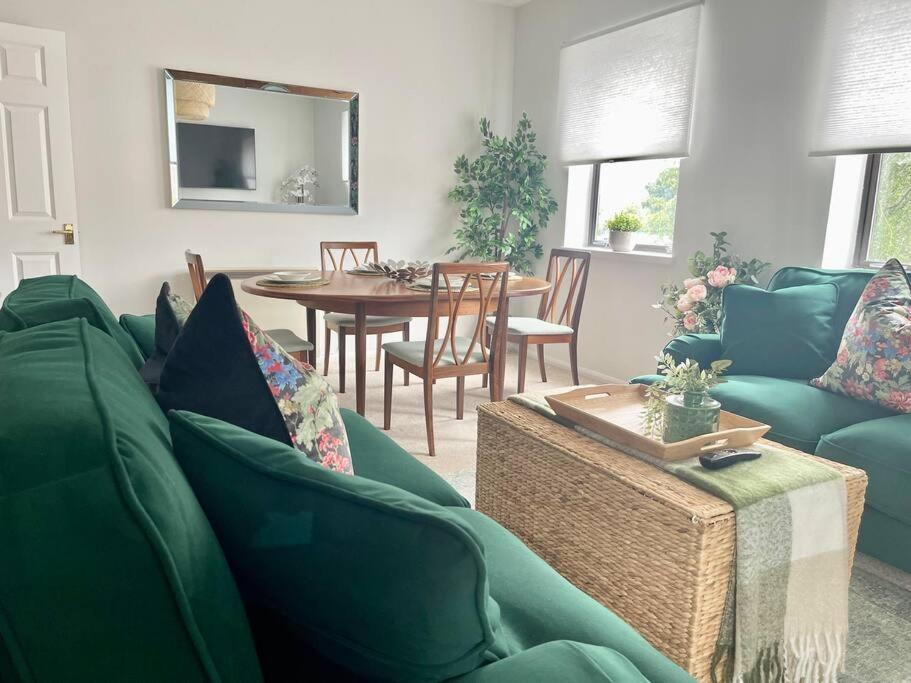 Luxury Spacious 2 Bed Apartment Shilton  Экстерьер фото