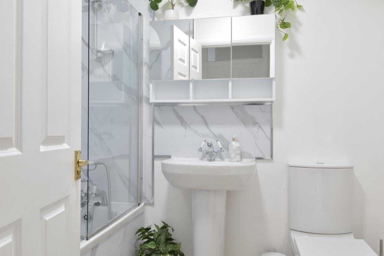 Luxury Spacious 2 Bed Apartment Shilton  Экстерьер фото